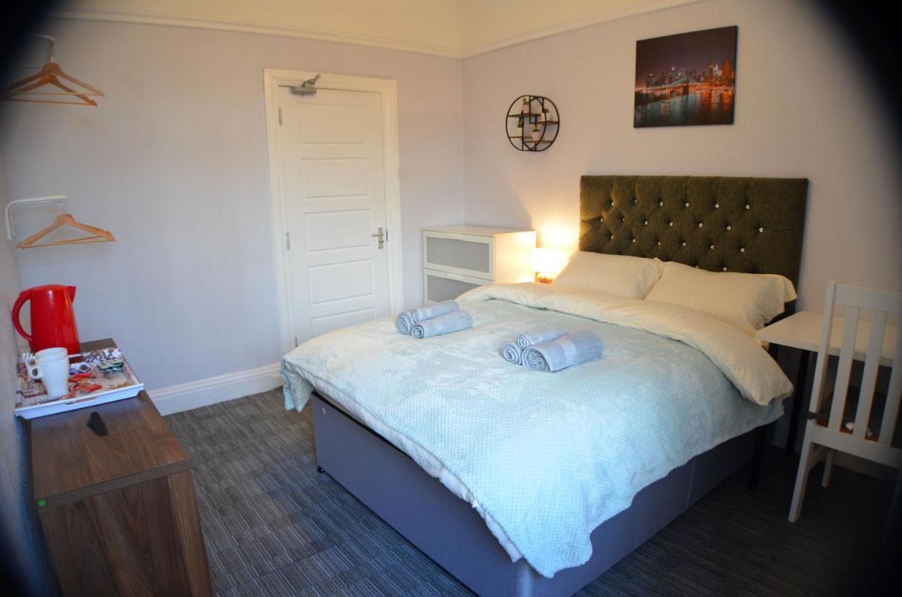 Gorton Mount Hotel Манчестър Екстериор снимка