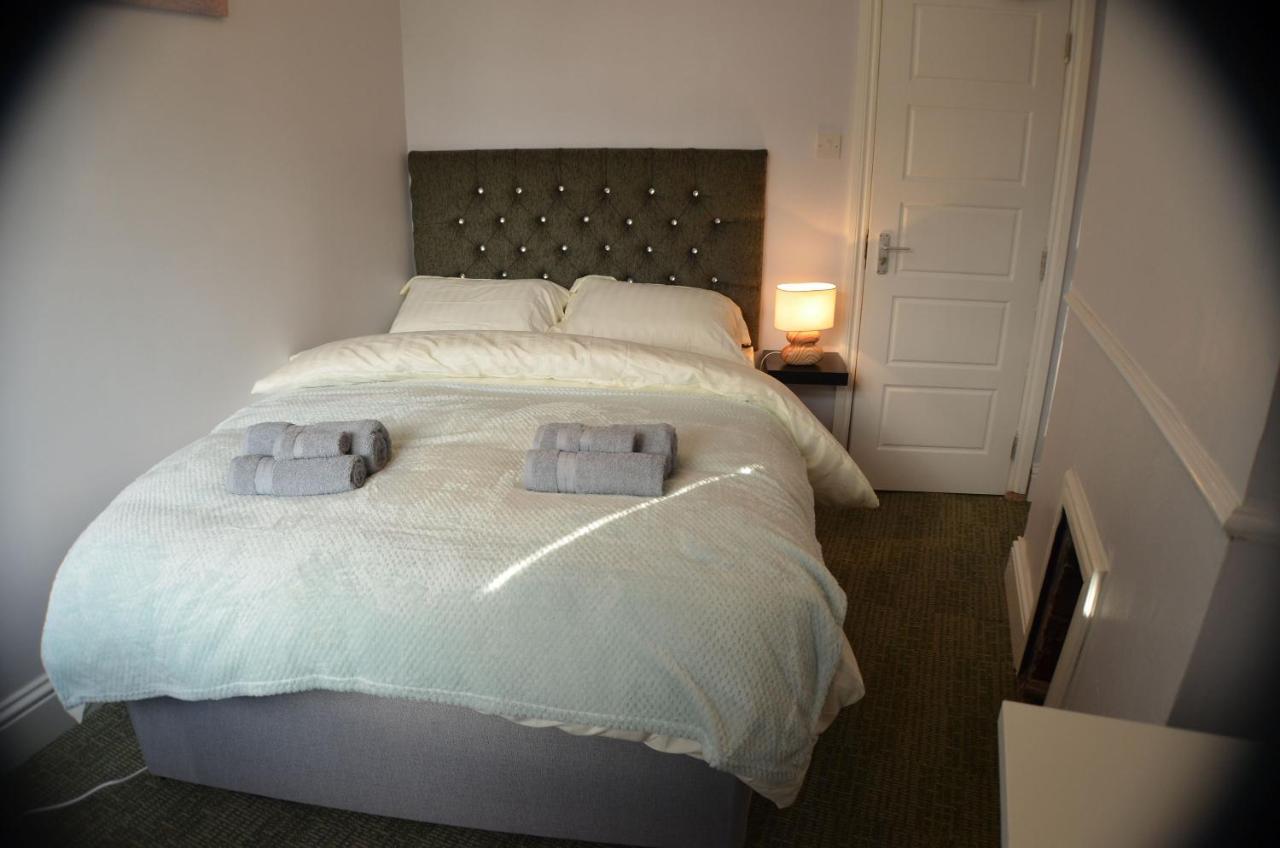 Gorton Mount Hotel Манчестър Екстериор снимка